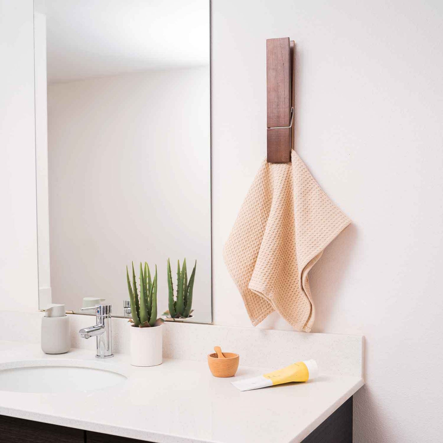 Jumbo Clothespin Bathroom Towel Holder (Pack of 2)